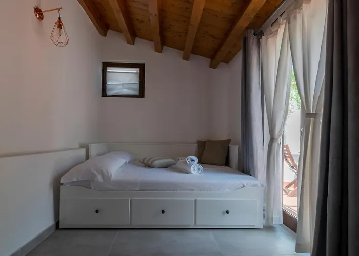 Double or Twin Room Private External Bathroom