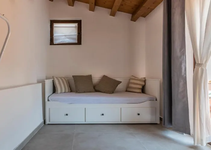 Double or Twin Room Private External Bathroom